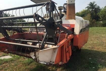 KUBOTA DC68G อุ้ม 265,000 บาท เครื่องดี ช่วงล่างเต็ม ปั้มดี พร้อมเกี่ยว เอกสารชื่อขาย  รถอยู่ จ.สกลนคร  โทร 098-1862844 อ๊อฟ 101 ไอดีไลน์ ja5657