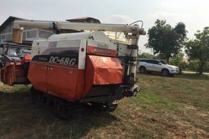 KUBOTA DC68G อุ้ม 265,000 บาท เครื่องดี ช่วงล่างเต็ม ปั้มดี พร้อมเกี่ยว เอกสารชื่อขาย  รถอยู่ จ.สกลนคร  โทร 098-1862844 อ๊อฟ 101 ไอดีไลน์ ja5657