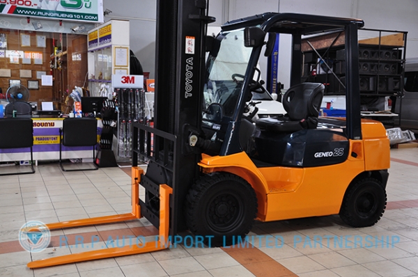 ขายรถโฟล์คลิฟท์มือสอง TOYOTA รุ่น7FD25-21850 นำเข้าจากประเทศญี่ปุ่น 100\% ไม่เคยใช้งานในไทย