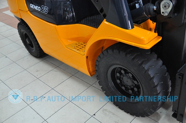 ขายรถโฟล์คลิฟท์มือสอง TOYOTA รุ่น7FD25-21850 นำเข้าจากประเทศญี่ปุ่น 100\% ไม่เคยใช้งานในไทย