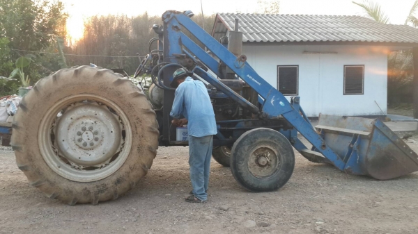 ขายรถไถฟอร์ด พร้อมบุ้งกี๋ ขายรถไถฟอร์ด พร้อมบุ้งกี๋