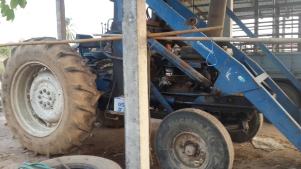 ขายรถไถฟอร์ด พร้อมบุ้งกี๋ ขายรถไถฟอร์ด พร้อมบุ้งกี๋