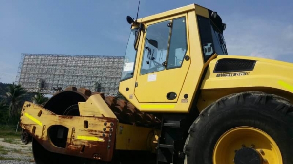 ขาย. Bomag ล้อหนาม ปี 2006. ขาย. Bomag ล้อหนาม ปี 2006.