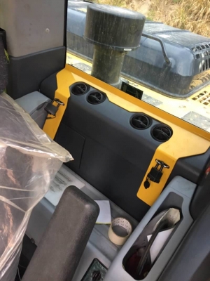 KOMATSU PC200-8MO ราคา 2,850,000 บาท 2,147 ชั่วโมง เครื่องดี โช่หนา เอวแน่น ไฟฟ้าครบ เอกสารเล่มทะเบียน  รถอยู่ จ.ร้อยเอ็ด โทร&amp;ไอดีไลน์ 0610710295
