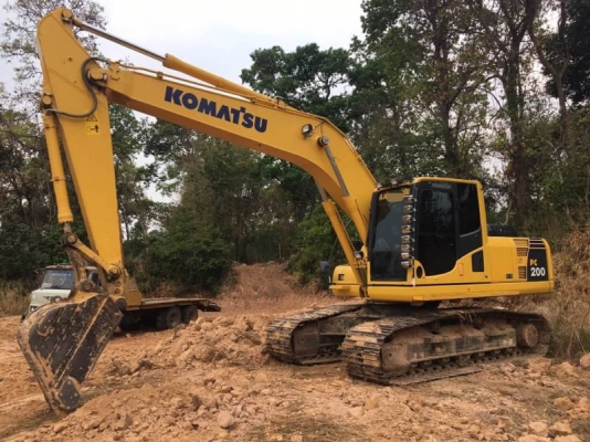 KOMATSU PC200-8MO ราคา 2,850,000 บาท 2,147 ชั่วโมง เครื่องดี โช่หนา เอวแน่น ไฟฟ้าครบ เอกสารเล่มทะเบียน  รถอยู่ จ.ร้อยเอ็ด โทร&amp;ไอดีไลน์ 0610710295