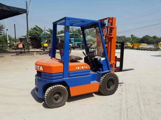 ขายโฟล์คลิฟท์ Toyota ขนาด 2 ตัน ยางตันใหม่ ทำสีใหม่ พร้อมใช้งาน ขายโฟล์คลิฟท์ Toyota ขนาด 2 ตัน ยางตันใหม่ ทำสีใหม่ พร้อมใช้งาน