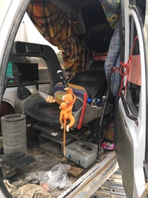 ขายดาว์น 565,000 บาท KOBELCO SK200 MARK 5 ธรรมดา เครื่องดี ปั้มแรง โช่หนา เอวแน่น ไฟฟ้าครบ (มอเตอร์คันเร่งเสีย) แอร์เย็น เอกสารเล่มทะเบียน  งวดคงเหลือ.  26 งวด x 15,000 = 390,000 บาท   รถอยู่ จ.ร้อยเอ็ด โทร 098-1862844 ไอดีไลน์ ja5657