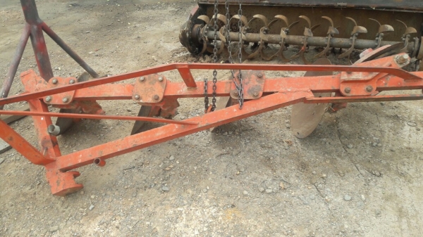 ผานบุกเบิก 4 ใบ