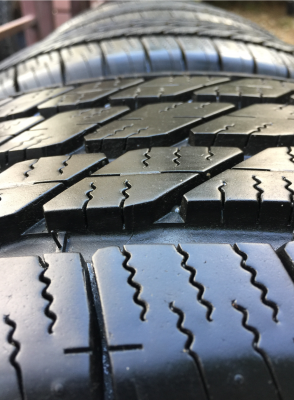 ยาง Michelin 265 65 17 สิ้นปี14 ดอกเต็ม ใช้ยาว ราคาไม่แพง ยาง Michelin 265 65 17 สิ้นปี14 ดอกเต็ม ใช้ยาว ราคาไม่แพง