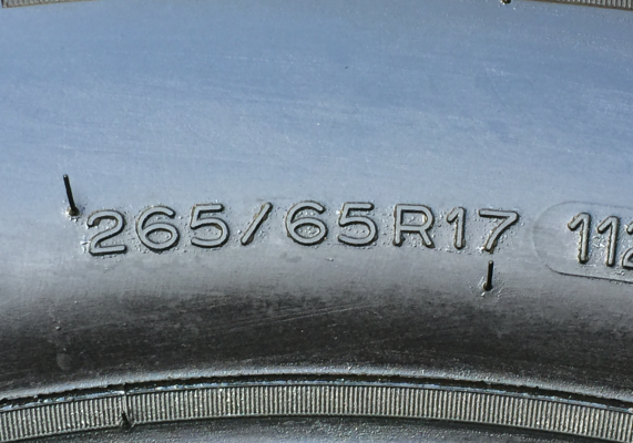 ยาง Michelin 265 65 17 สิ้นปี14 ดอกเต็ม ใช้ยาว ราคาไม่แพง ยาง Michelin 265 65 17 สิ้นปี14 ดอกเต็ม ใช้ยาว ราคาไม่แพง