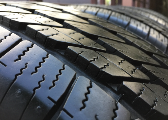 ยาง Michelin 265 65 17 สิ้นปี14 ดอกเต็ม ใช้ยาว ราคาไม่แพง ยาง Michelin 265 65 17 สิ้นปี14 ดอกเต็ม ใช้ยาว ราคาไม่แพง