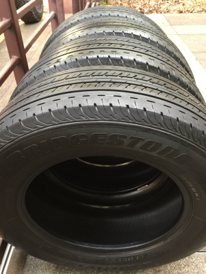 ยาง Bridgestone 215 65 16 ปี15 ดอกเต็ม ไม่มีปะ ใช้ยาว ราคาไม่แพง