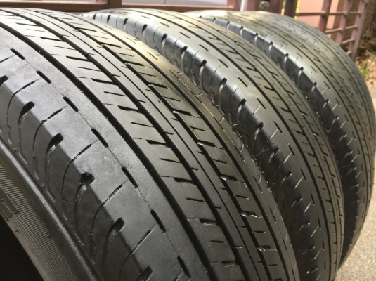 ยาง Bridgestone 215 65 16 ปี15 ดอกเต็ม ไม่มีปะ ใช้ยาว ราคาไม่แพง