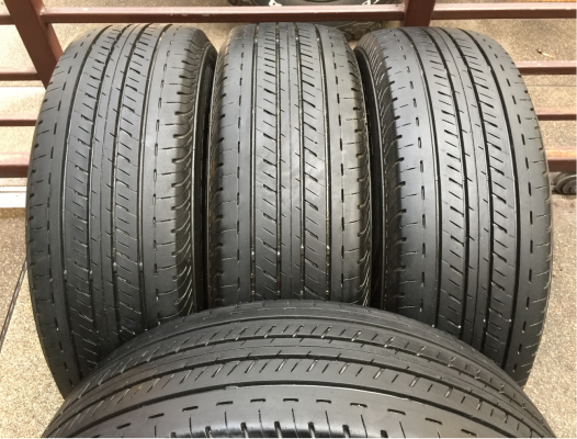 ยาง Bridgestone 215 65 16 ปี15 ดอกเต็ม ไม่มีปะ ใช้ยาว ราคาไม่แพง