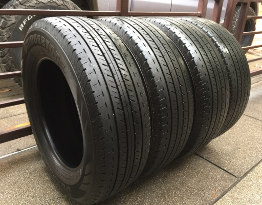 ยาง Bridgestone 215 65 16 ปี15 ดอกเต็ม ไม่มีปะ ใช้ยาว ราคาไม่แพง