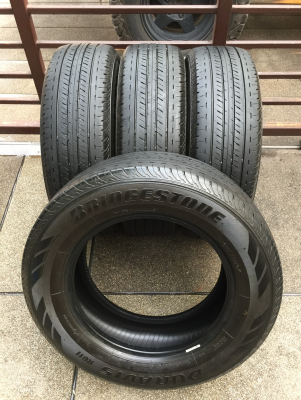 ยาง Bridgestone 215 65 16 ปี15 ดอกเต็ม ไม่มีปะ ใช้ยาว ราคาไม่แพง