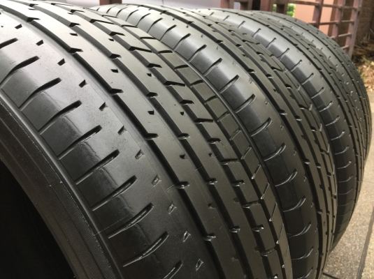 ยาง Toyo 225 55 19 ปี15 ดอกเต็ม ไม่มีปะ ใช้ยาว ราคาไม่แพง