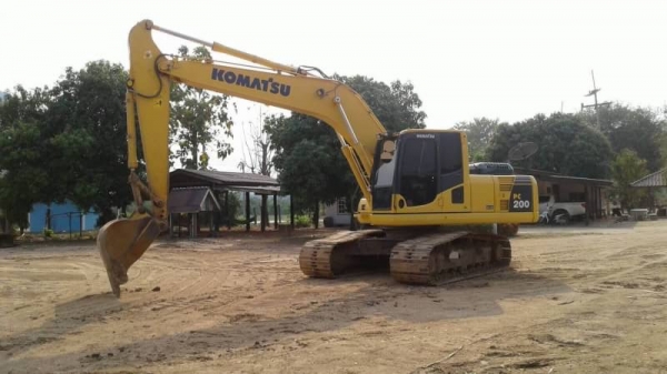 KOMATSU PC200-8MO ราคา 2,150,000 บาท 8,xxx ชั่วโมง เครื่องดี โช่หนา เอวแน่น ไฟฟ้าครบ เอกสารเล่มทะเบียน  รถอยู่ จ.นครปฐม โทร 098-1862844 ไอดีไลน์ ja5657