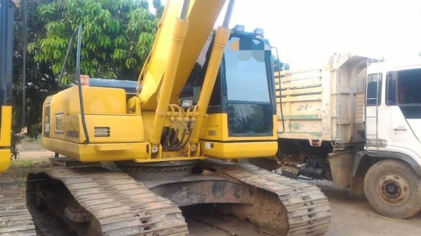 KOMATSU PC200-8MO ราคา 2,150,000 บาท 8,xxx ชั่วโมง เครื่องดี โช่หนา เอวแน่น ไฟฟ้าครบ เอกสารเล่มทะเบียน  รถอยู่ จ.นครปฐม โทร&amp;ไอดีไลน์ 0610710295