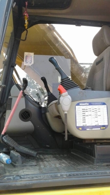 KOMATSU PC200-8MO ราคา 2,150,000 บาท 8,xxx ชั่วโมง เครื่องดี โช่หนา เอวแน่น ไฟฟ้าครบ เอกสารเล่มทะเบียน  รถอยู่ จ.นครปฐม โทร&amp;ไอดีไลน์ 0610710295