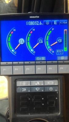 KOMATSU PC200-8MO ราคา 2,150,000 บาท 8,xxx ชั่วโมง เครื่องดี โช่หนา เอวแน่น ไฟฟ้าครบ เอกสารเล่มทะเบียน  รถอยู่ จ.นครปฐม โทร&amp;ไอดีไลน์ 0610710295