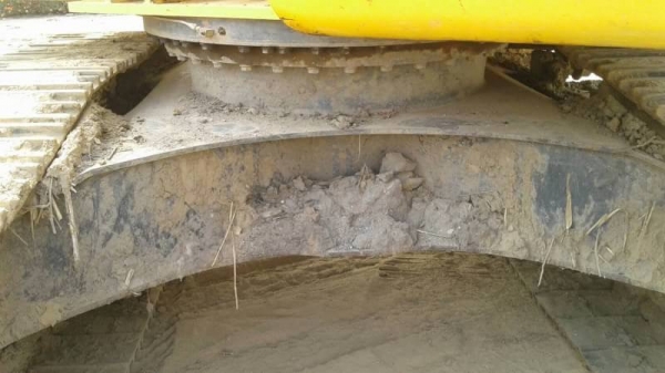 KOMATSU PC200-8MO ราคา 2,150,000 บาท 8,xxx ชั่วโมง เครื่องดี โช่หนา เอวแน่น ไฟฟ้าครบ เอกสารเล่มทะเบียน  รถอยู่ จ.นครปฐม โทร&amp;ไอดีไลน์ 0610710295