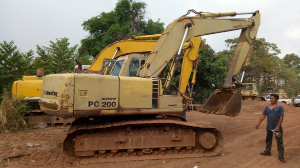 ขายด่วนรถแบ็คโครKOMATSU PC200-6เอกสารเล่มทะเบียนสภาพเดิมสุดๆโทรไอดี0843923995