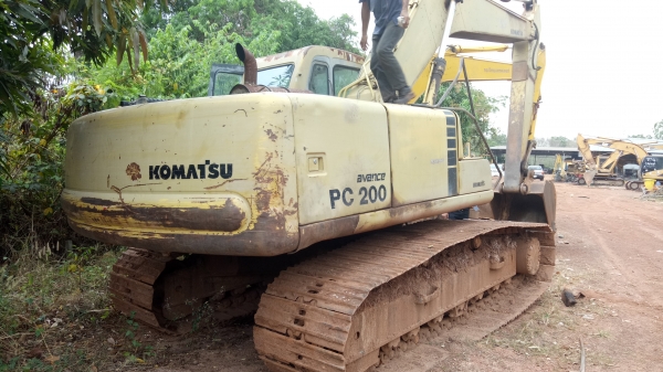 ขายด่วนรถแบ็คโครKOMATSU PC200-6เอกสารเล่มทะเบียนสภาพเดิมสุดๆโทรไอดี0843923995