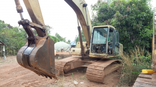 ขายด่วนรถแบ็คโครKOMATSU PC200-6เอกสารเล่มทะเบียนสภาพเดิมสุดๆโทรไอดี0843923995