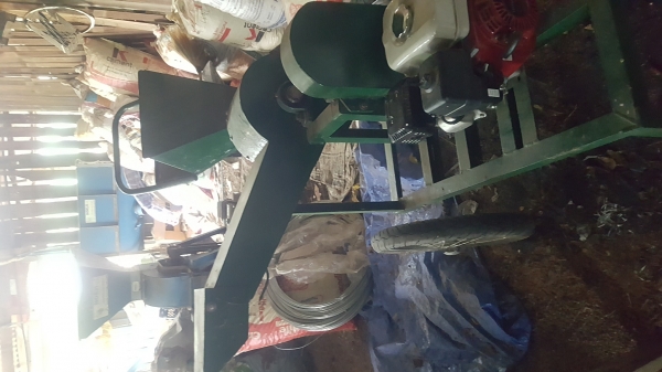 ขายเครื่องย่อยกิ่งไม้(ไม่รวมเครื่องยนต์)