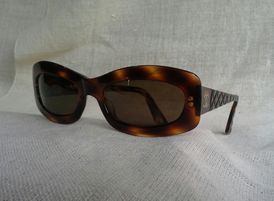 แว่นตาฝรั่งเศส / ซุปเปอร์แบรนด์เนม 'หัวแถว' ของโลก Vintage CHANEL handmade in Italy แว่นตาฝรั่งเศส / ซุปเปอร์แบรนด์เนม 'หัวแถว' ของโลก Vintage CHANEL handmade in Italy