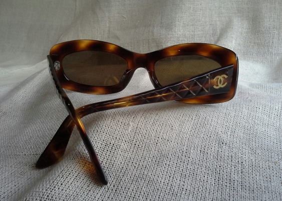 แว่นตาฝรั่งเศส / ซุปเปอร์แบรนด์เนม 'หัวแถว' ของโลก Vintage CHANEL handmade in Italy แว่นตาฝรั่งเศส / ซุปเปอร์แบรนด์เนม 'หัวแถว' ของโลก Vintage CHANEL handmade in Italy