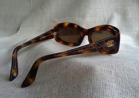แว่นตาฝรั่งเศส / ซุปเปอร์แบรนด์เนม 'หัวแถว' ของโลก Vintage CHANEL handmade in Italy แว่นตาฝรั่งเศส / ซุปเปอร์แบรนด์เนม 'หัวแถว' ของโลก Vintage CHANEL handmade in Italy