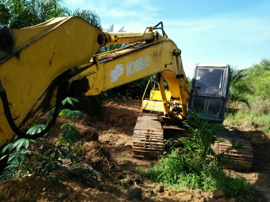 ขายรถแบคโฮพร้อมรถ 10 ล้อเทรลเลอร์ KOBELCO SK200-/// กับ มิตซูคัสซี FN225K เครื่อง HO7D 195 แรงม้า 2 