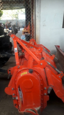 รถไถ 47 แรงอุปกร  3  อย่าง โลตารี ยีห้อตราช้าง   รถปี 56    ช.ม 1400 นิดฯฯ  พร้อมลุยงาน ราคาเบา ฯ   400000 บาท ทะเบียนพร้อมดู  รถที อ.ราษีไศล จ.ศรีสะเกษ   วันทูคอล 098 668-3479 dtac  094 283-9369  สิทธิ์ คับ