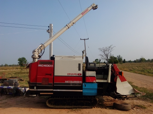 รถเกียวข้าวอุ้ม1ตันสภาพสวยมาก92\%เลยครับเอาไปใช้เกี่ยวรับจ้างไปด้วยปีเดียวคืนทุนแล้วครับ