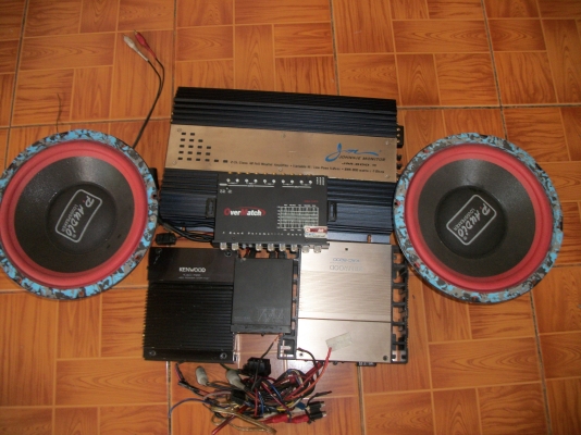 เครื่องเสียงคุณภาพดีทั้งชุด ราคา 7500 บาทครับ