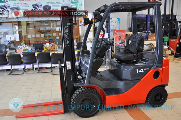 ขายรถโฟล์คลิฟท์มือสอง TOYOTA รุ่น 8FD14-11009 นำเข้าจากประเทศญี่ปุ่น 100\% ไม่เคยใช้งานในไทย