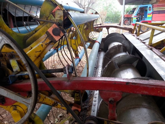 ขายรถเกี่ยวข้าว รุ่นไอ้หนุ่มไวไฟ เครื่อง260เทอร์โบ ปี53 ช่วงล่างดี สภาพพร้อมใช้งาน ราคา850,000 สนใจโทร 090-8588220คุณนะ 093-3258446คุณบิว เว็บไซต์ส่วนตัว www.narong2truck.com www.truck.in.th/498 ID: narong498 ID: 0933258446 เพจ Facebook ณรงค์ ซื้อขายรถมือ