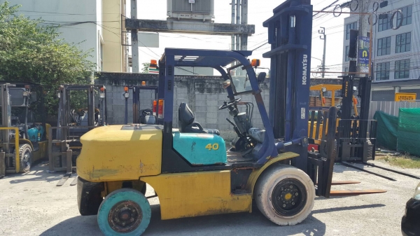 +++ ขายโฟล์คลิฟท์  KOMATSU  FD40-7  ขนาด 4  ตัน  เครื่องยนต์ดีเซล  เสา  4.5  เมตร  งาสไลด์ซ้าย + ขวา  เกียร์ออโตเมติค  ยางตันครับ
