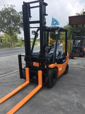 ขาย TOYOTA 7FD25   เครื่องยนต์ดีเซล  เสา 4 เมตร เกียร์ออโต้