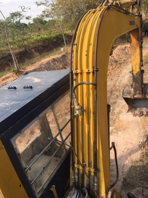 KOMATSU PC60-3 ราคา 265,000 บาท เครื่องดี ปั้มแรง โช่หนา เอวแน่น (มีไลน์หัวเจาะ) เอกสารชื้อขาย  รถอยู่ จ.สกลนคร  โทร 098-1862844 ไอดีไลน์ ja5657