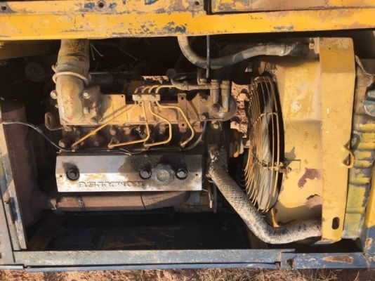 KOMATSU PC60-3 ราคา 265,000 บาท เครื่องดี ปั้มแรง โช่หนา เอวแน่น (มีไลน์หัวเจาะ) เอกสารชื้อขาย  รถอยู่ จ.สกลนคร  โทร 098-1862844 ไอดีไลน์ ja5657
