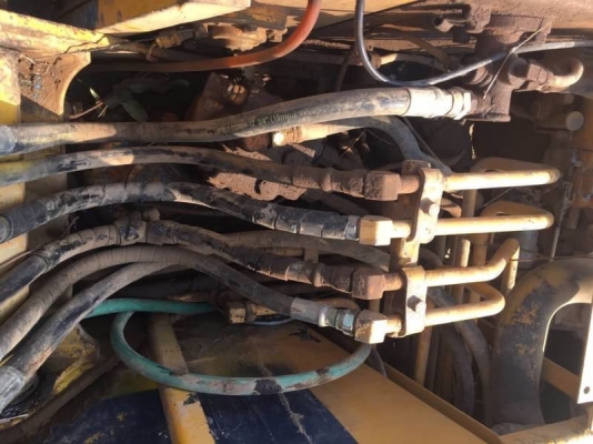KOMATSU PC60-3 ราคา 265,000 บาท เครื่องดี ปั้มแรง โช่หนา เอวแน่น (มีไลน์หัวเจาะ) เอกสารชื้อขาย  รถอยู่ จ.สกลนคร  โทร 098-1862844 ไอดีไลน์ ja5657