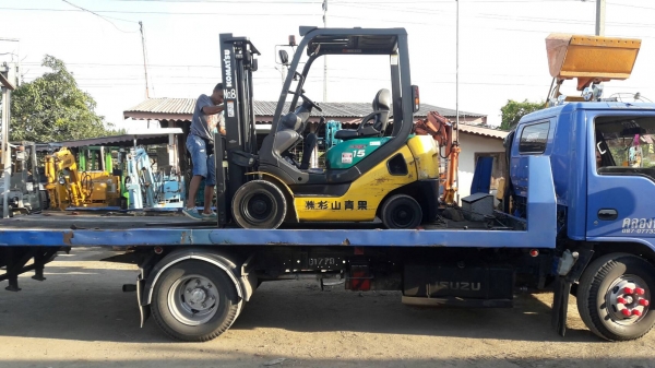 ขายด่วนรถยกKOMATSU FG15-20ยก1.5ตันยกสูง3เมตรยางตัน4เส้นตัวใหม่ล่าสูดรถนอกนำเข้ายังไม่เคยใช้งานในเมืองไทยเลย