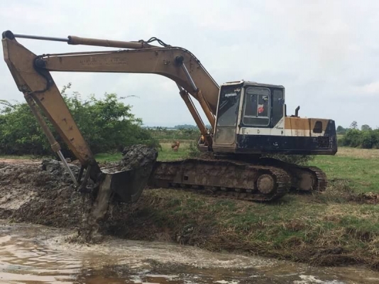 KOMATSU PC200-5 ราคา 495,000 บาท คอนโทรลยาว  ไฟฟ้าครบ แอร์เย็น สวย เครื่อง Komatsu 6D9L-Turbo ดี ปั้มแรง พร้อมทำงาน โช่หนา เอวหลวม แอร์เย็น ช่วงลางเต็ม  รถอยู่ จ.สกลนคร โทร&amp;ไอดีไลน์ 0610710295