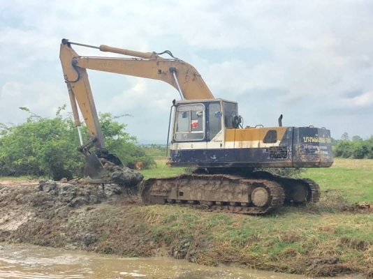 KOMATSU PC200-5 ราคา 495,000 บาท คอนโทรลยาว  ไฟฟ้าครบ แอร์เย็น สวย เครื่อง Komatsu 6D9L-Turbo ดี ปั้มแรง พร้อมทำงาน โช่หนา เอวหลวม แอร์เย็น ช่วงลางเต็ม  รถอยู่ จ.สกลนคร โทร&amp;ไอดีไลน์ 0610710295