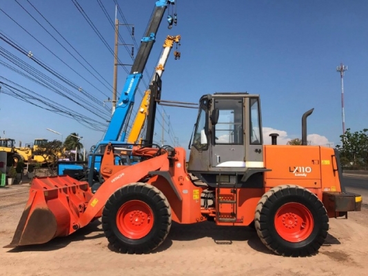 ขายรถตักล้อยาง HITACHI LX110-7 (เทียบเท่า WA200) รถนอกนำเข้าเองจากญี่ปุ่น สภาพสวยพร้อมใช้งาน มีVDOการทำงานครับ ขายรถตักล้อยาง HITACHI LX110-7 (เทียบเท่า WA200) รถนอกนำเข้าเองจากญี่ปุ่น สภาพสวยพร้อมใช้งาน มีVDOการทำงานครับ