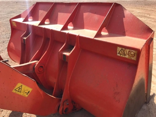 ขายรถตักล้อยาง HITACHI LX110-7 (เทียบเท่า WA200) รถนอกนำเข้าเองจากญี่ปุ่น สภาพสวยพร้อมใช้งาน มีVDOการทำงานครับ ขายรถตักล้อยาง HITACHI LX110-7 (เทียบเท่า WA200) รถนอกนำเข้าเองจากญี่ปุ่น สภาพสวยพร้อมใช้งาน มีVDOการทำงานครับ