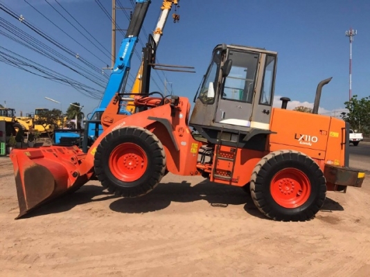 ขายรถตักล้อยาง HITACHI LX110-7 (เทียบเท่า WA200) รถนอกนำเข้าเองจากญี่ปุ่น สภาพสวยพร้อมใช้งาน มีVDOการทำงานครับ ขายรถตักล้อยาง HITACHI LX110-7 (เทียบเท่า WA200) รถนอกนำเข้าเองจากญี่ปุ่น สภาพสวยพร้อมใช้งาน มีVDOการทำงานครับ